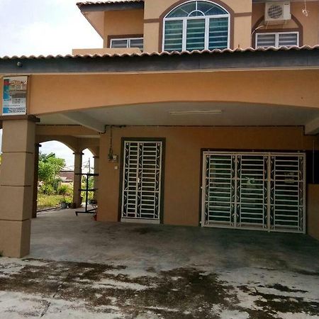 Homestay Al Musafirin Kuala Kangsar Exteriör bild