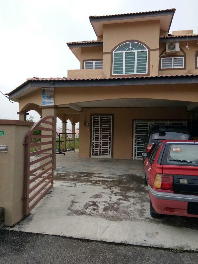 Homestay Al Musafirin Kuala Kangsar Exteriör bild